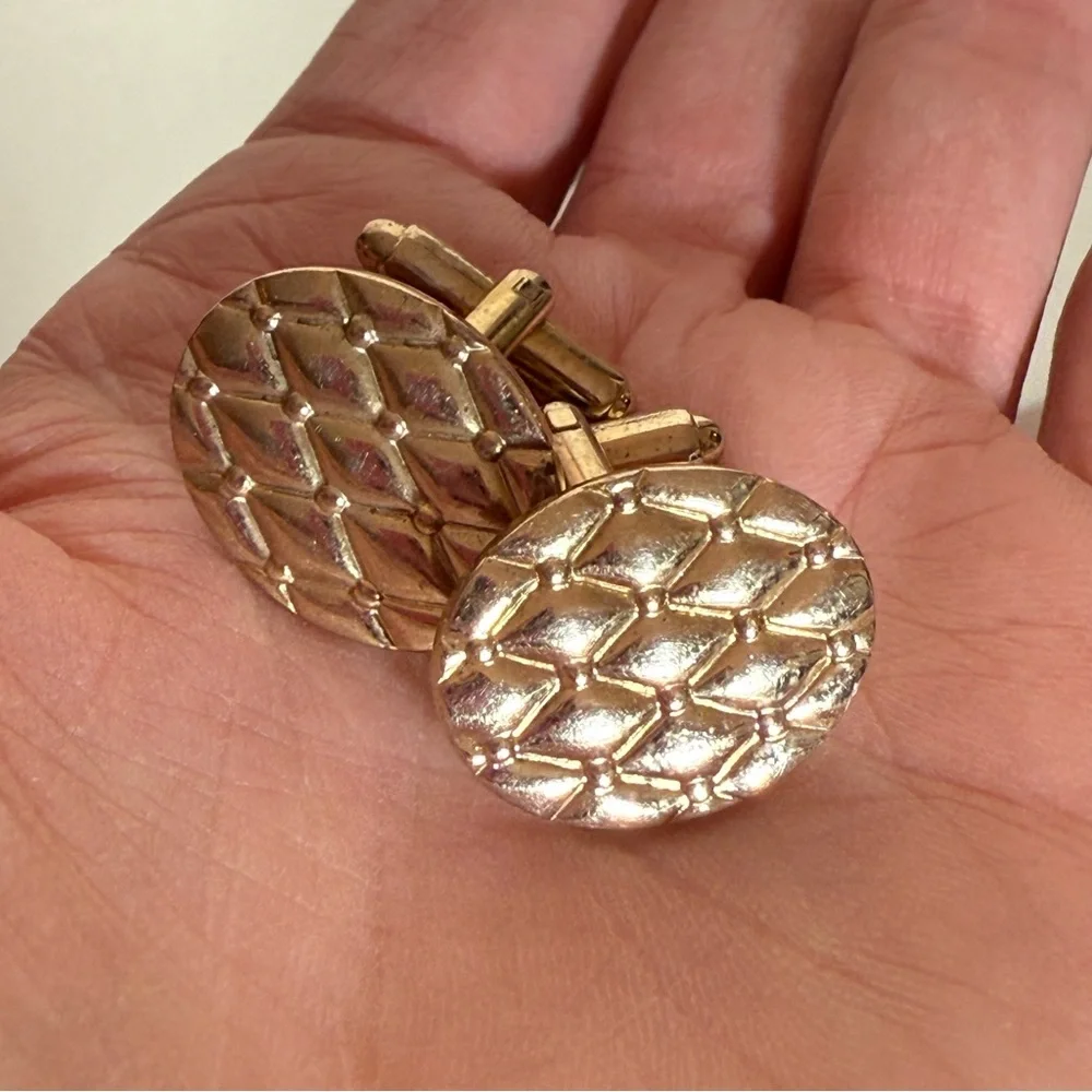 Vintage mid century modern Gold tone quilted slant shank oval cufflink